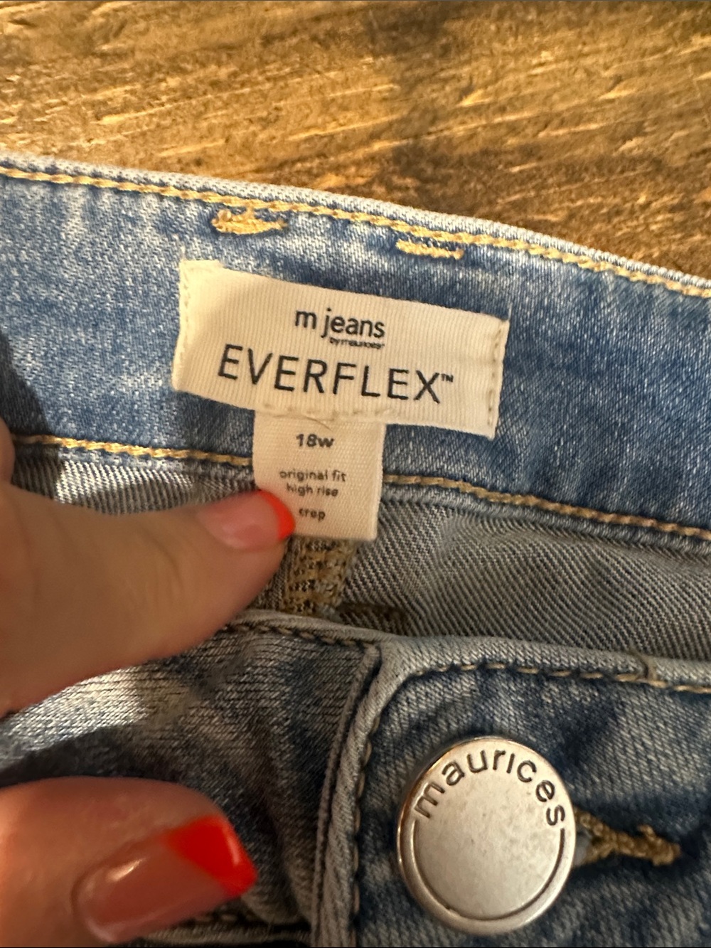 Two pair of Women’s size 18 capris like new - Picture 5 of 6
